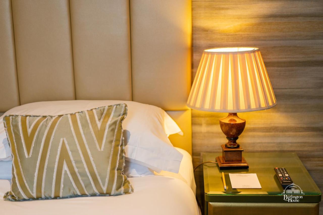 Burlington House Boutique Panzió Oxford Kültér fotó A lampshade