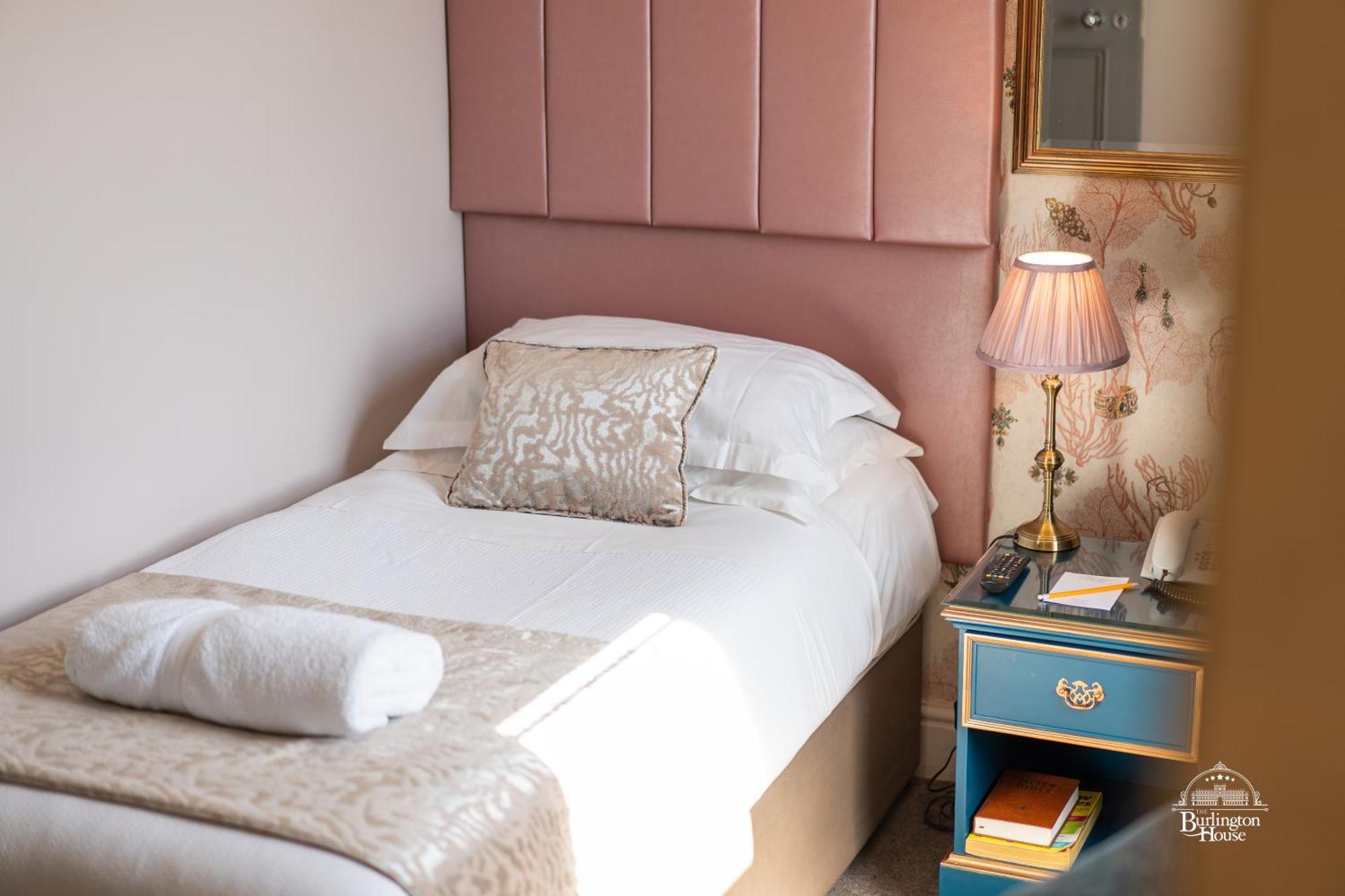 Burlington House Boutique Panzió Oxford Szoba fotó A single bed