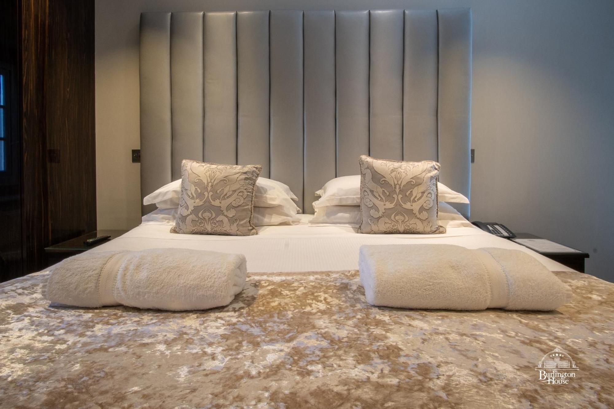 Burlington House Boutique Panzió Oxford Szoba fotó A bedroom at the hotel