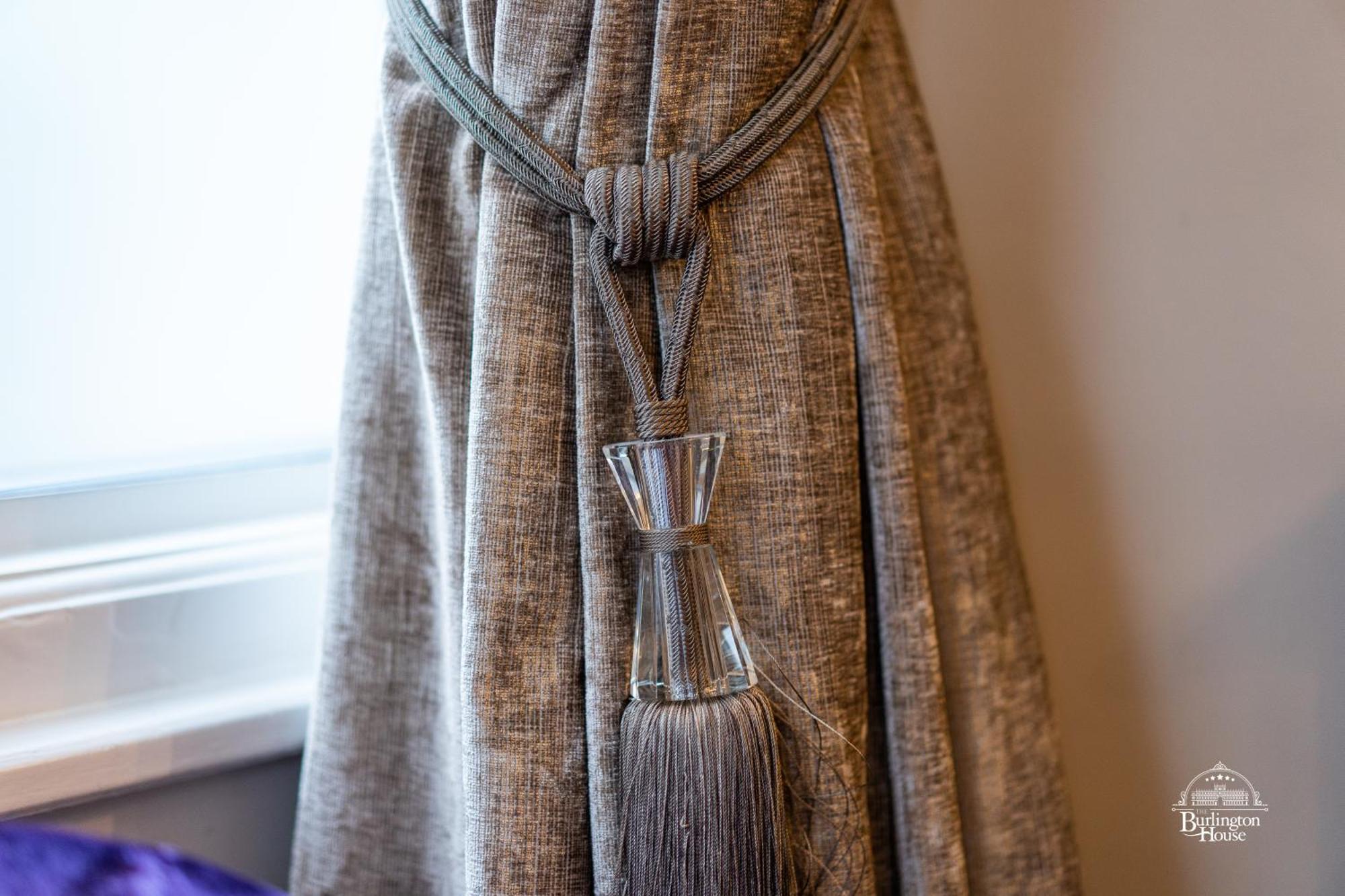Burlington House Boutique Panzió Oxford Szoba fotó A curtain tieback