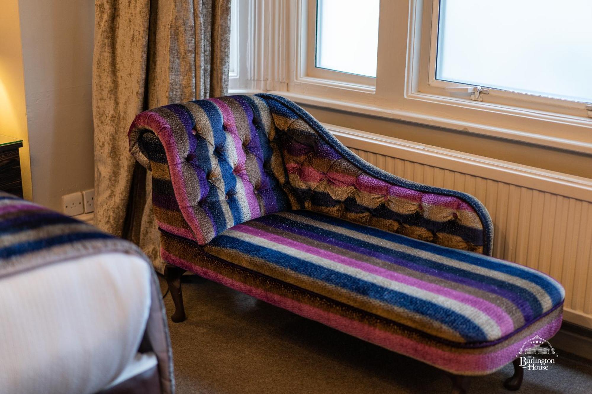 Burlington House Boutique Panzió Oxford Szoba fotó A modern chaise longue