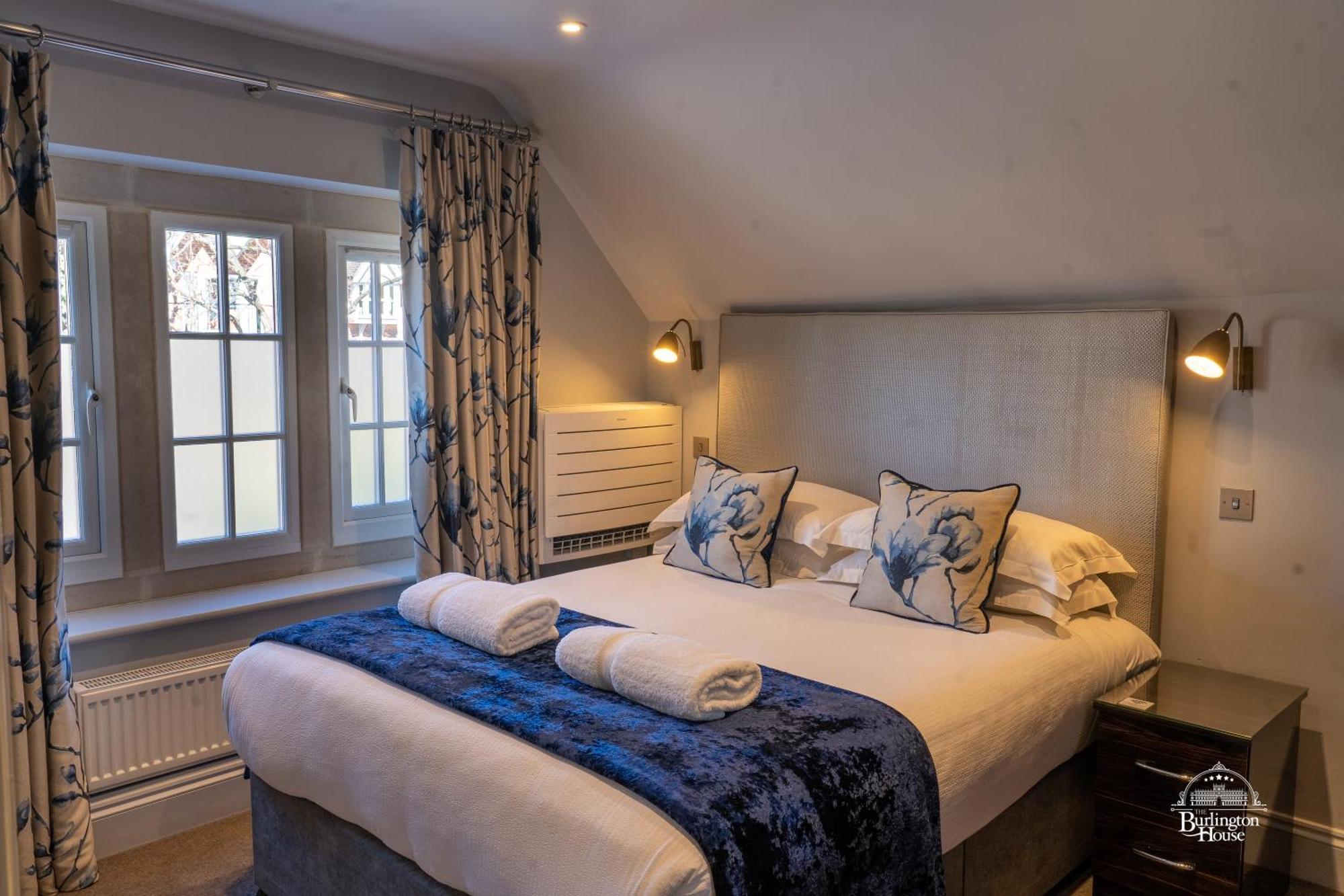 Burlington House Boutique Panzió Oxford Kültér fotó A bedroom at The Old Vicarage Hotel